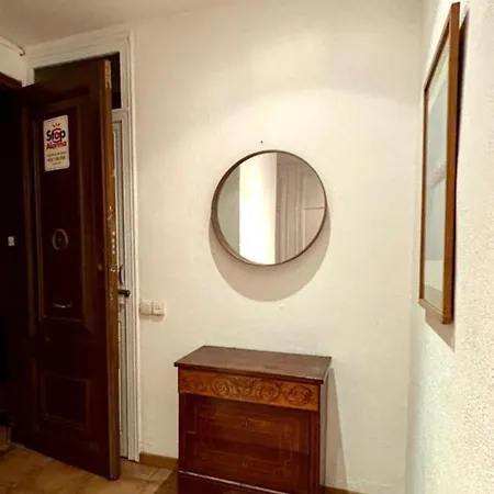 Cozy Ploblesec Apartment Barcelona